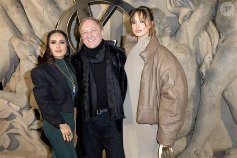 Salma Hayek Ans Son Corps Sculptural En Bikini Jaune Choque Tout Le Monde Le Diaporama