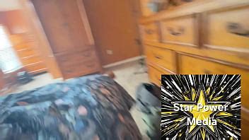 Max le da a Vicki su erección matutina XVIDEOS