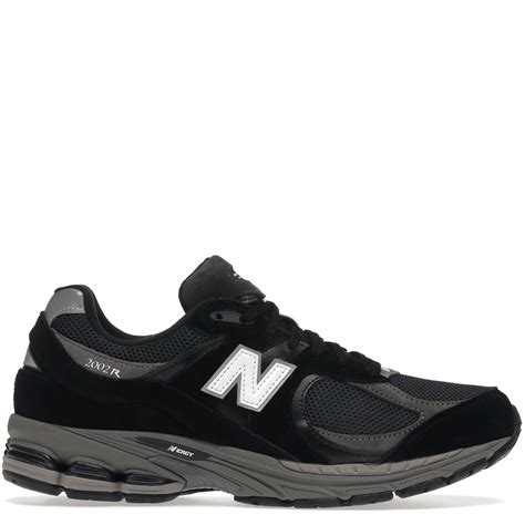New Balance 2002R 'Black Dark Grey' | Pluggi
