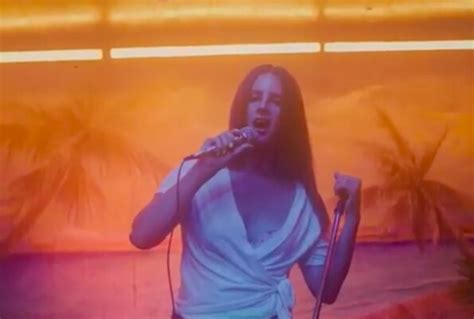 La Lana Del Rey más clásica en el vídeo doble de Fuck It I Love You y The Greatest