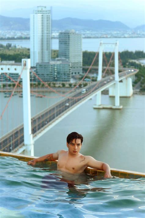 Hồ Quang Hiếu khám phá miền Trung cùng hot girl sinh năm 2000