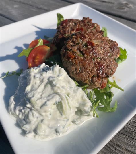 Grekiska biffar med tzatziki LCHF Måttlig LCHF Liberal Clean