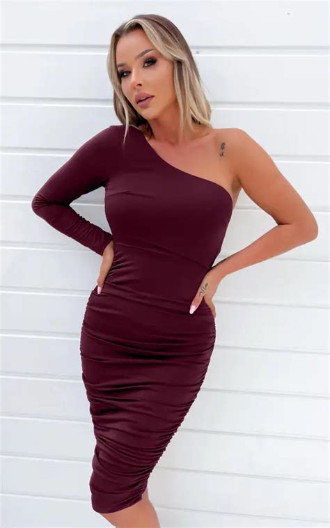 Plum One Sleeve Ruched Bodycon Midi Dress Ax Paris Silkfred Us