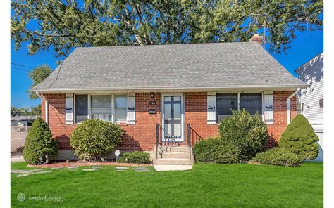 748 Home St Elmont Ny 11003 Trulia