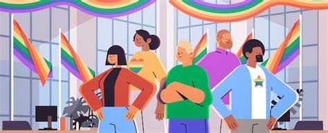 Empresários de raça mista bandeiras do arco íris lgbt gay lésbicas amor desfile festival de