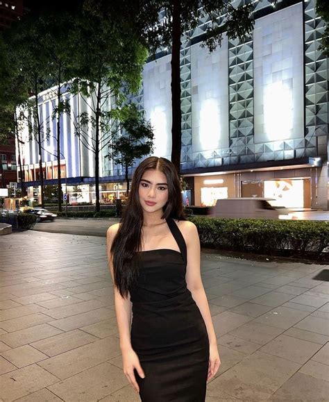 Pin By Alain Keith Cabardo Daguio On Bini Tiktok Style Pretty Brunette Pretty Selfies