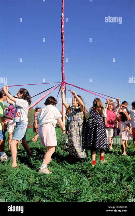 Children Maypole Dancing Hi Res Stock Photography And Images Alamy