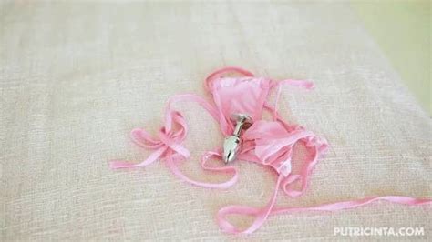 Putri Cinta In Pink Crystal Putting In A Plug And A Putting On Her Bikini Scrolller