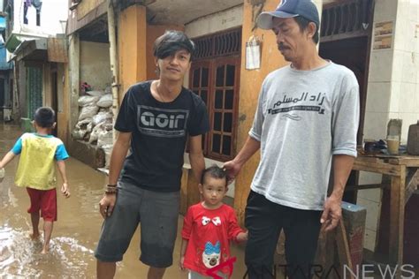 Ratusan Jiwa Terkena Dampak Banjir Di Jakarta ANTARA News