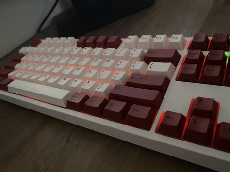 My First Build Hot Swappable Pcb Kit With Glorious Panda Switches And Hk Keycaps R