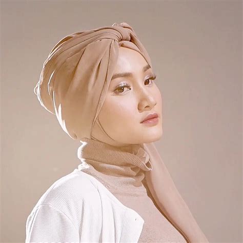 Potret 6 Artis Indonesia Saat Pakai Turban Putri Anne Curi Perhatian Hot Liputan6