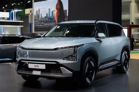 kia  setting  pace  sustainable mobility   ev lineup