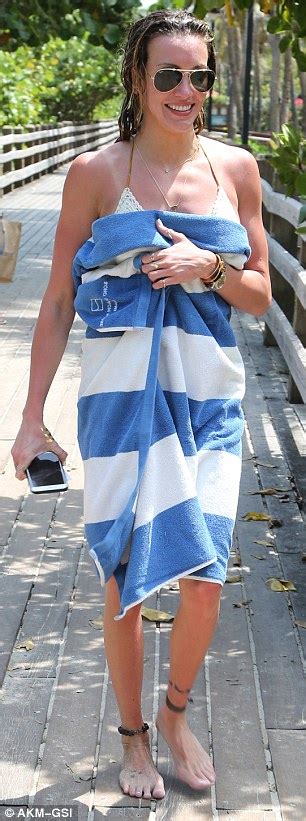 Katie Cassidy Shows Off Action Hero Figure In Bikini After Arrow Filming Daily Mail Online