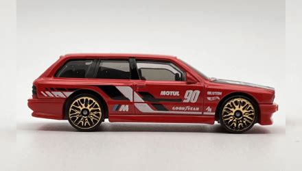 Машинка Базова Hot Wheels BMW M Wagon Modified HTD Red замовляйте в RETROMAGAZ Гуртова
