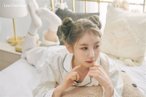 Lee Chae Yeon Spends The Day Comfortable In Bed In The New Concept Photos For Over The Moon