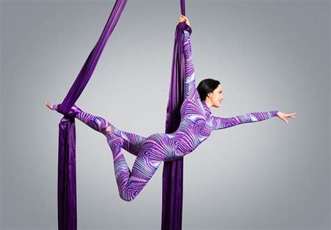 What you shouldn't wear in an Aerial Acrobatics class | Vertical Wise