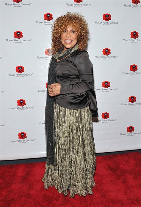 Photos: Roberta Flack through the years – KIRO 7 News Seattle