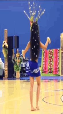 Latina Shaking Booty Gifs Tenor