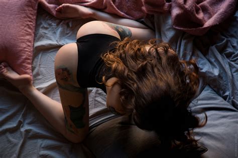 Wallpaper Women Brunette Top View Ass Kneeling In Bed Pillow