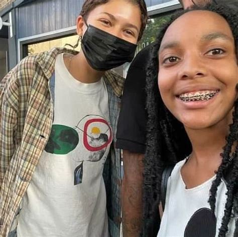 Zendaya Updates On Twitter More Of Zendaya With A Fan In New York