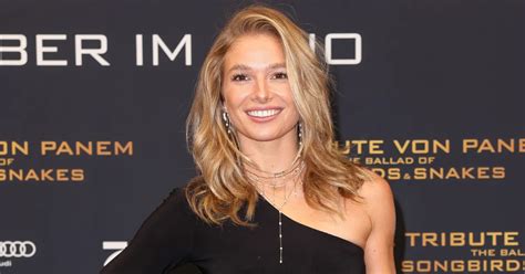 Lola Weippert Genie T Thailand Oben Ohne Im Tanga Bikini