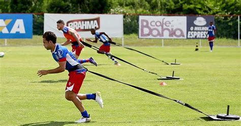 Depois De Treino F Sico Guto Comanda Atividade Bola Enr