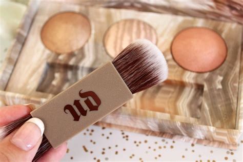 BEAUTY Urban Decay Naked Illuminated Trio The Glam Green Girl