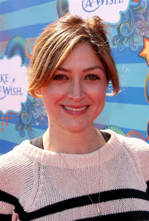 Download Sasha Alexander Posing Elegantly Wallpaper