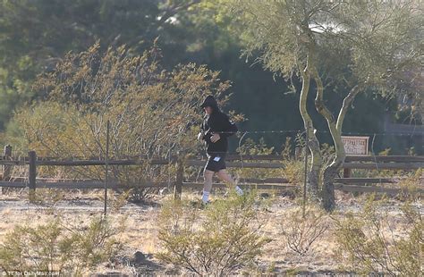 Kevin Spacey Goes Jogging At Arizona Sex Rehab Clinic Daily Mail Online