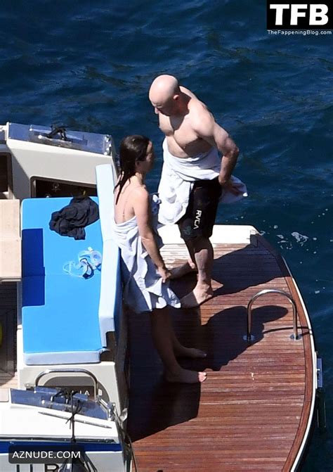 Elizabeth Reaser Sexy Seen Flaunting Her Hot Bikini Body On A Boat In Positano Aznude