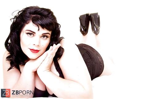 Curvaceous Corsetted Cosplayer ZB Porn