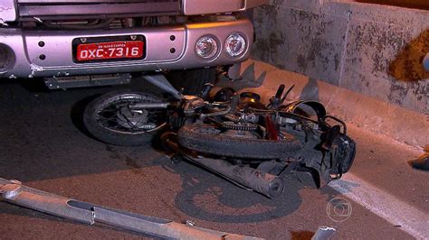 Motociclista morre atropelado no Anel Rodoviário em Belo Horizonte