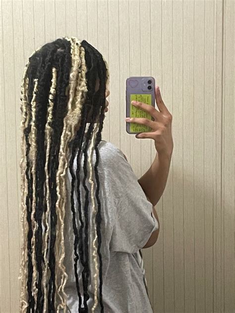 Blonde And Black Soft Locs Haare