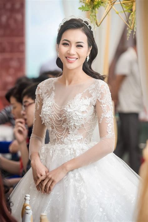 Hot girl Tuyệt tình cốc lên xe hoa với nam tiếp viên hàng không