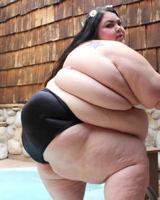 Beach Ball Babes The Roundest BBW SSBBW Porn Pictures XXX Photos