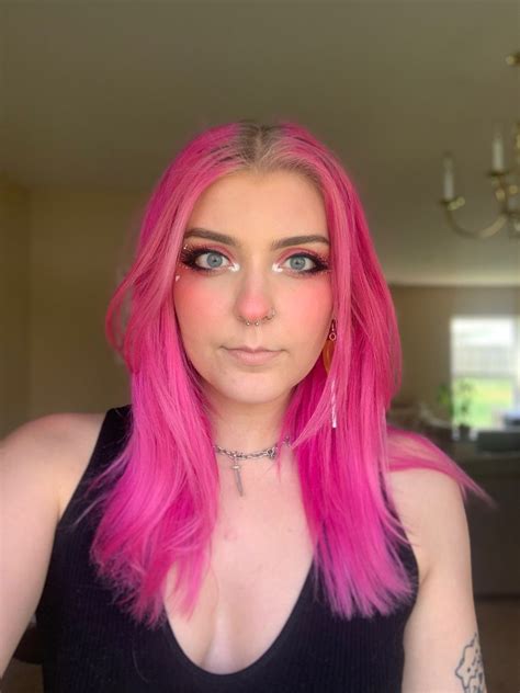 Pink Hair Edgy Egirl Aesthetic Puppy Eyes Pink Hair Blue And Pink Hair Hot Pink Hair