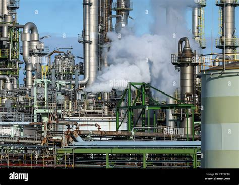 Oberhausen, Nordrhein-Westfalen, Deutschland - Industrieanlage im Chemiepark, OQ Chemicals Werk ...