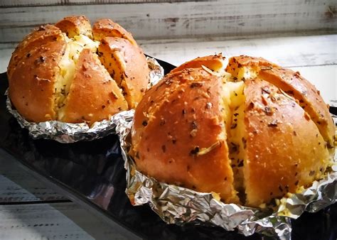 Rahasia Lezatnya Korean Garlic Cheese Bread Ada Di 3 Hal Ini - Kanya.ID