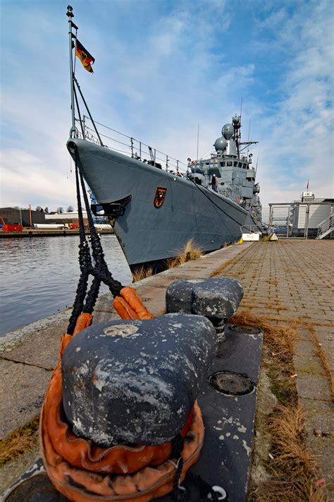 Fregatte F214 LÜBECK in der Hansestadt Lübeck - Schiffbilder.de