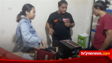 Duh Berkedok Toko Peralatan Listrik Ternyata Jual Miras