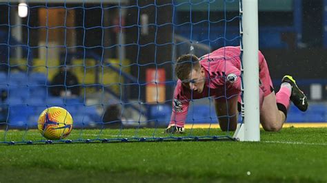 Jordan Pickford Carlo Ancelotti Refuses To Confirm If Everton