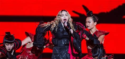 Doi Fani Din New York Au Dat O N Judecat Pe Madonna Sus In Nd C I