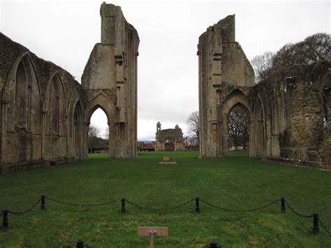 Glastonbury Abbey | Glastonbury abbey, Glastonbury, Travel photos