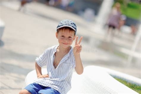 Muchacho Gay Imagen De Archivo Imagen De Lifestyle Alegre 33702375