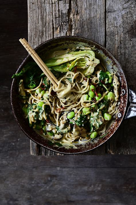 Soba noodles with sautéed vegetables - Serving Dumplings