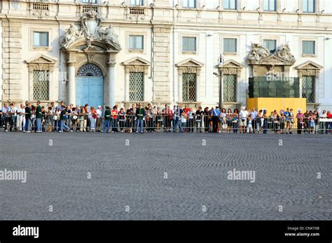 Quirinale square hi-res stock photography and images - Alamy