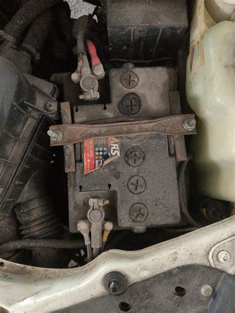 Пришёл срок аккумулятора — Lada Приора седан, 1,6 л, 2014 года ...