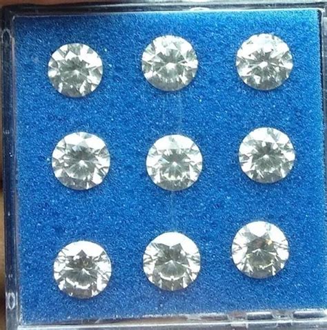 White Round Polished Diamond 10000tcw Size 125 Mm At ₹ 28000carat