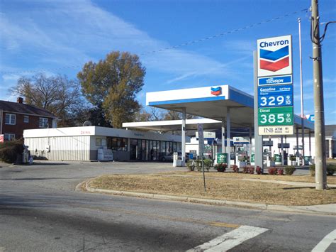 File:Chevron Gas Station, US 19 41, Griffin.JPG - Wikimedia Commons