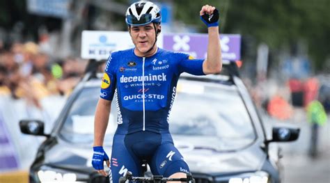 Coppa Bernocchi Remco Evenepoel fait un numéro sous la pluie